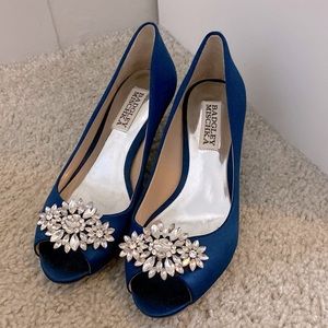 NEW UNWORN BADGLEY MISCHKA KITTEN HEEL 2 1/2 OPEN TOE PUMPS MIDNIGHT BLUE SIZE 5